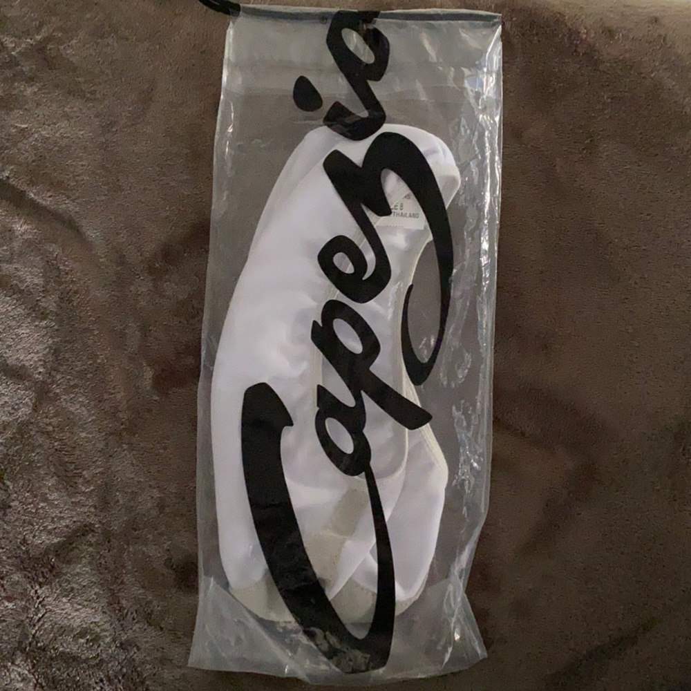 NWT Capezio Pointe shoe covers- size 8